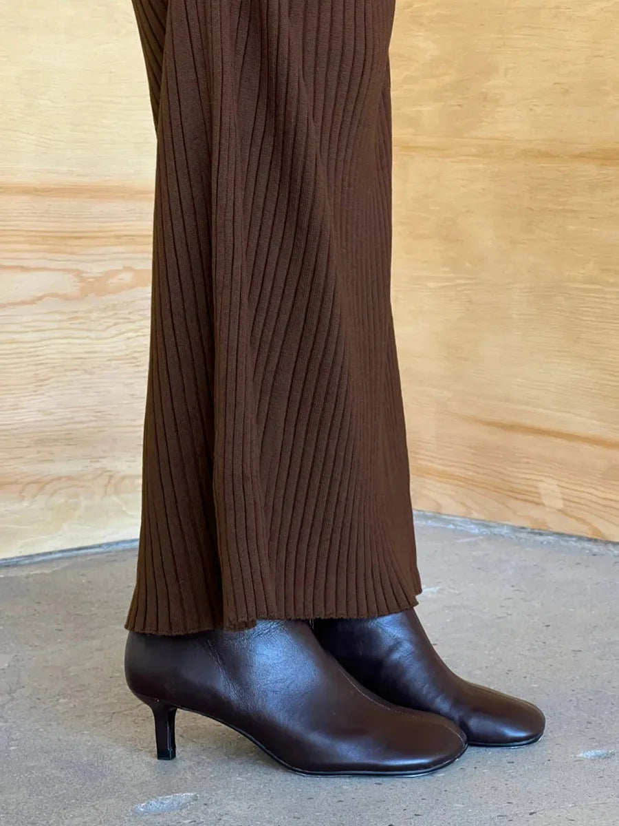 Vestido largo acanalado con escote en V