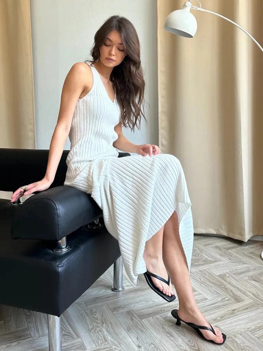 Vestido largo acanalado con escote en V