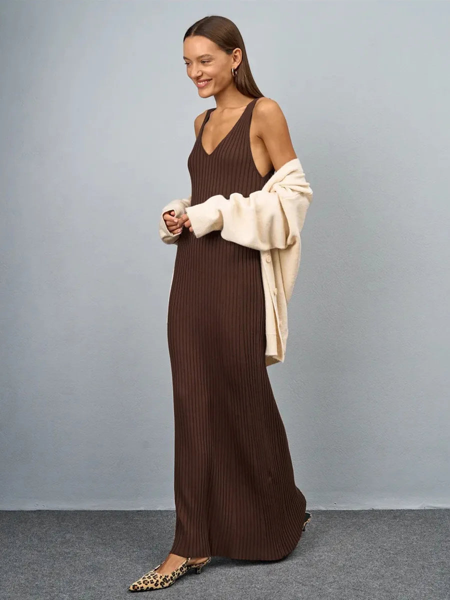 Vestido largo acanalado con escote en V